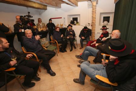 Otvoritev Razstave in pustni podcast 29 Foto Ljubo Vukelič